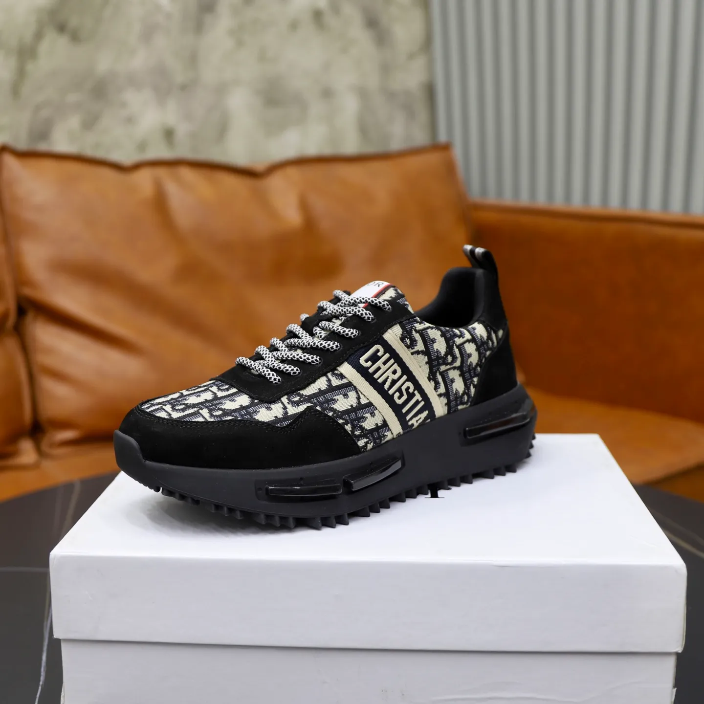 Ex-factory price: 462💰🙅‍♂️🙅‍♂️🙅‍♂️ Brand: Dior DIOR Standard code: 38-44 (45 customized) Grade: Same as the official website Material: Original material splicing Comfortable and breathable lining Lightweight and wear-resistant sports outsole Style category: Men's fashionable casual shoes Running sneakers Distinguished luxury brand elements Top luxury Color: actual picture color